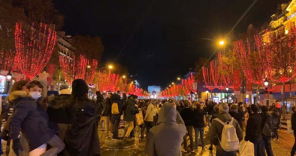 A million lights, Champs-Élysée thanks to @paris_with_flo & @HeyGo Live